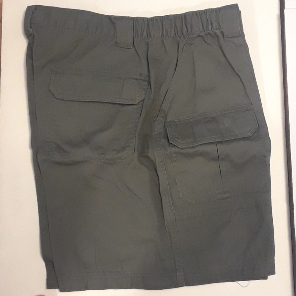 Crofts & Barrow Side Elastic Cargo shorts